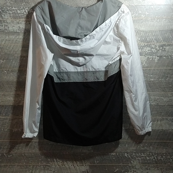 Beautiful Giant XL Hooded Pullover Windbreaker - Picture 3 of 8